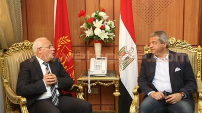 وزير الرياضة يطالب بتخصيص أرض لإنشاء فرع لـ«المصري» ببورسعيد