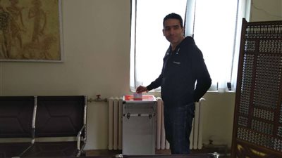 المصريون في بكين يبدأون التصويت على التعديلات الدستورية (صور)