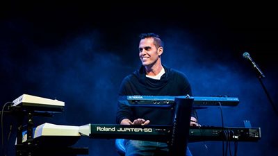 هشام خرما يحتفل بإصدار «كُنّ» في مسرح ساقية الصاوي البروج