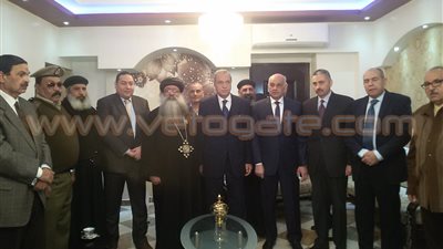 محافظ قنا يتقدم بالتهنئة للأنبا 