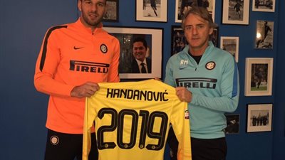 إنترميلان يجدد عقد حارسه «هندانوفيتش» حتى 2019