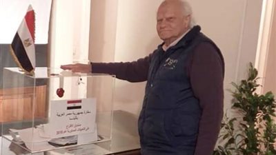 مشاركة كبار السن في الاستفتاء على تعديل الدستور باليونان وسلطنة عمان (صور)