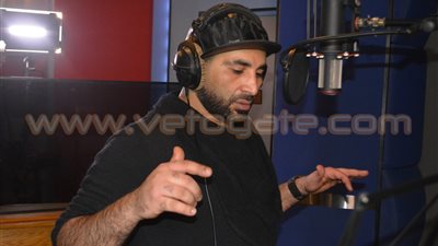 بالصور.. أحمد سعد ينتهي من تسجيل «أنا لوحدي» لفيلم الهرم الرابع