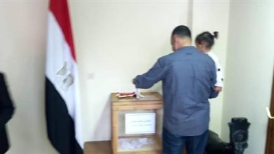 الجالية المصرية بنيوزيلندا تتوافد على اللجان في ثاني أيام الاستفتاء