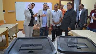 نائب محافظ الوادي الجديد تتفقد لجان الاستفتاء على تعديل الدستور (صور)