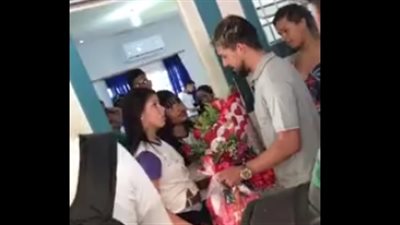 رد فعل شاب رفضت حبيبته الزواج منه (فيديو)