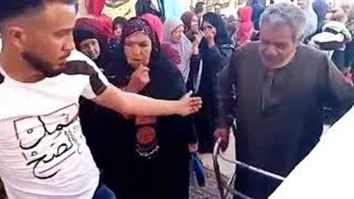 توافد المواطنين أمام لجنة الوحدة العربية بالنهضة للإدلاء بأصواتهم (فيديو)