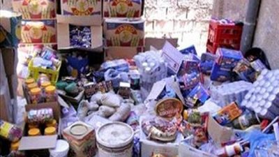 ضبط سيارة محملة بسلع غذائية مجهولة المصدر في قنا