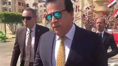 وصول وزير التعليم العالي إلى لجنة التجمع الأول للإدلاء بصوته (فيديو)