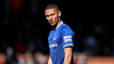 برشلونة يراقب نجما برازيليا لخلافة سواريز