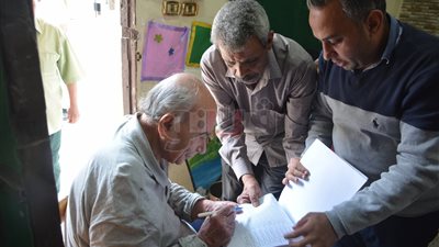 يوسف والي يدلي بصوته في الاستفتاء على التعديلات الدستورية