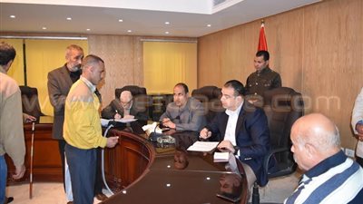 محافظ الفيوم يكلف شركة مياه الشرب بحل أزمة القرى المحرومة