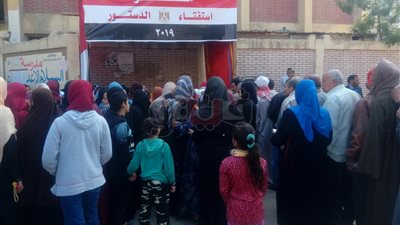 إقبال كبير من أهالي دار السلام للمشاركة في أول أيام الاستفتاء