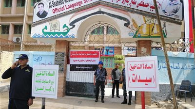 مسنة أمام لجنة الاستفتاء بكفر الشيخ: «ربنا ينصرك يا سيسي» (فيديو)