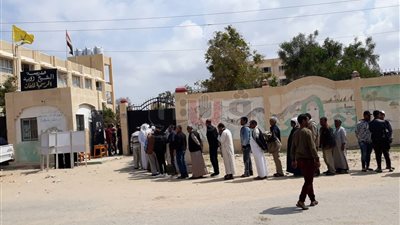 توافد أهالي الشيخ زويد على لجان الاستفتاء (صور)