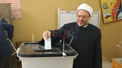 مسئولون في طوابير الاستفتاء على التعديلات الدستورية.. «السيسي» أول الحضور.. «مدبولي» يشارك ويؤكد دعم الحكومة.. شيخ الأزهر والبابا تواضروس الأبرز.. و«عبد الغفار» و«صب