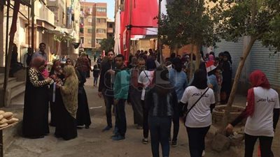 إقبال ملحوظ لكبار السن في مدرسة السلام بالتبين (صور)