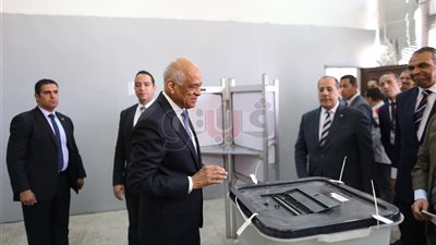 رئيس البرلمان يدلي بصوته في الاستفتاء على التعديلات الدستورية