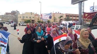 بـ«المزمار والطبول».. كرنفال أمام لجان الاستفتاء بالبحيرة (فيديو)