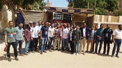 طوابير أعضاء حزب النور بأسوان أمام لجان الاستفتاء (صور)