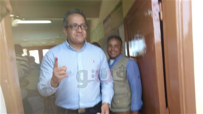 وزير الآثار يدلي بصوته في الاستفتاء على تعديل الدستور بالأقصر (صور)