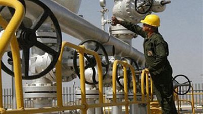 اليمن يطرح مناقصة لاستيراد منتجات نفطية