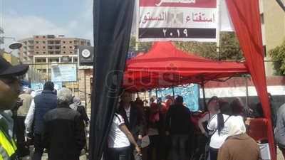 إقبال كبير من كبار السن للتصويت على الاستفتاء بشبرا