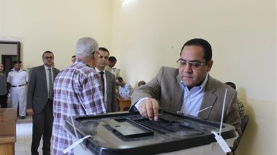 رئيس «التنظيم والإدارة» يدلي بصوته في الاستفتاء على تعديل الدستور