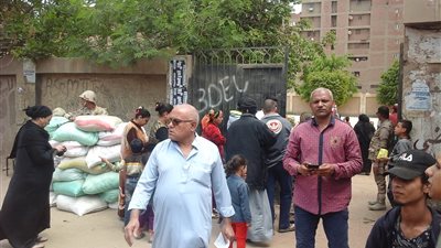 توافد المواطنين للإدلاء بأصواتهم على التعديلات الدستورية بأرض اللواء (صور)