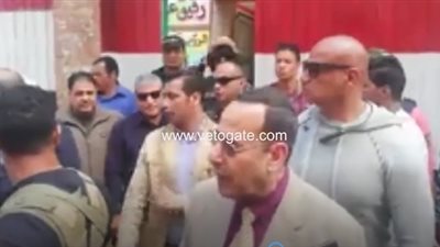 محافظ شمال سيناء يتفقد لجان الاستفتاء ويدلي بصوته (فيديو)