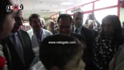 بالفيديو.. وزيرالصحة لمرضى معهد الشلل: «أطباء العظام 10/10»