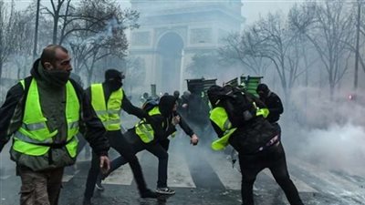 اعتقال 126 شخصا بأعمال شغب بتظاهرات السترات الصفراء في فرنسا
