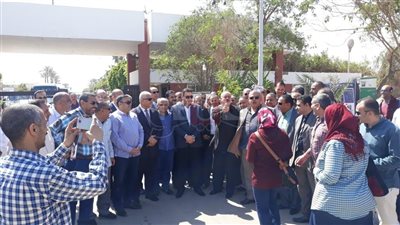 عمال بترول أسيوط يتوافدون للمشاركة في الاستفتاء على تعديل دستور2019  (صور)