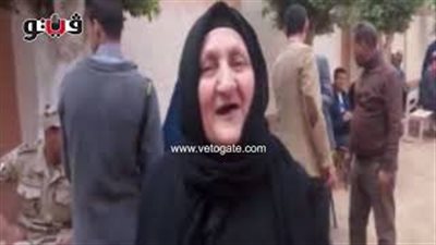 مسنة بالشرقية لمقاطعي الاستفتاء: «انزلوا عشان بلدكم» (فيديو)