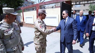 وزير الداخلية يدلى بصوته في الاستفتاء على التعديلات الدستورية (صور)