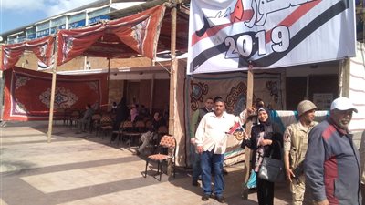 إقبال المسافرين على لجان المغتربين بمحطة سيدى جابر للإدلاء بأصواتهم