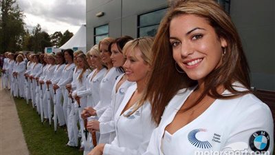 بالصور.. عملاء«BMW» مصر بعد رؤية حسناوات مراكز ألمانيا: عايزين زيهم