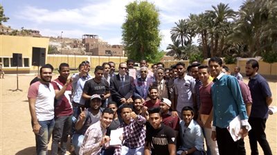 جامعة أسوان توفر أتوبيسات لنقل العاملين إلى لجان الاستفتاء (صور)