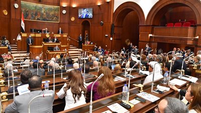 برلماني يطالب باشتراك مجاني لأوائل الثانوية في المواصلات