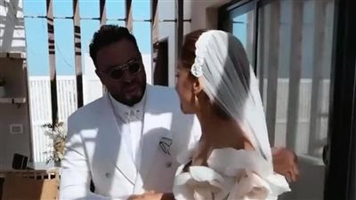 قبلة من هشام عاشور لـ نيللي كريم قبل عقد القران.. تعرف على رد فعل الفنانة|فيديو