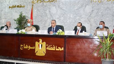 محافظ سوهاج يجتمع بأعضاء مجلسي النواب والشيوخ حول مشروعات حياة كريمة
