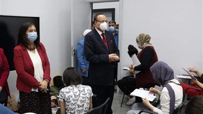 أداها اليوم 580 طالبا.. نائب رئيس جامعة القاهرة يتفقد اختبارات القدرات بكلية الإعلام