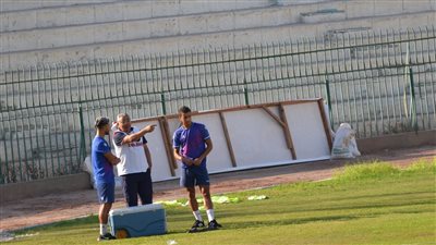 خالد عيد يجتمع باجويرو والندري على هامش مران الفريق | صور