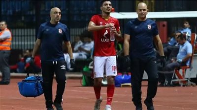 فحص طبي لمهاجم الأهلي لتحديد موقفه من مباراة إنبي