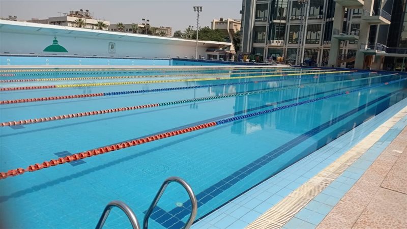 مجمع السباحة بجامعة