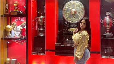 الفاشونيستا اللبنانية سونا غسان تثير الجدل في الأهلي | صور 