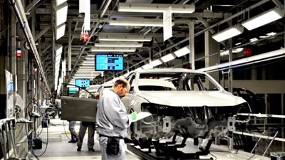 فولكس فاجن تخطط للاستعانة بالذكاء الاصطناعي لزيادة الإنتاج