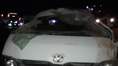 مصرع وإصابة 13 شخصا في انقلاب ميكروباص بالطريق الصحراوي الغربي ببني سويف