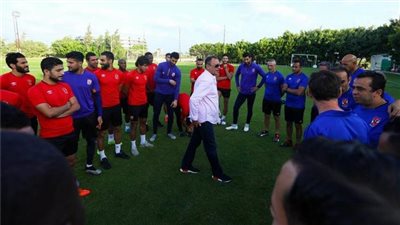 بهذه الطريقة تكسبوا الدوري.. تعرف على نصيحة الخطيب للاعبي الأهلي بعد مباراة الإسماعيلي