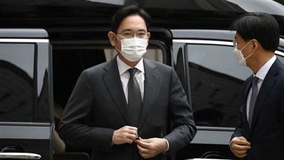 بعفو مشروط.. الإفراج عن نائب رئيس سامسونج المتهم بالرشوة والاختلاس